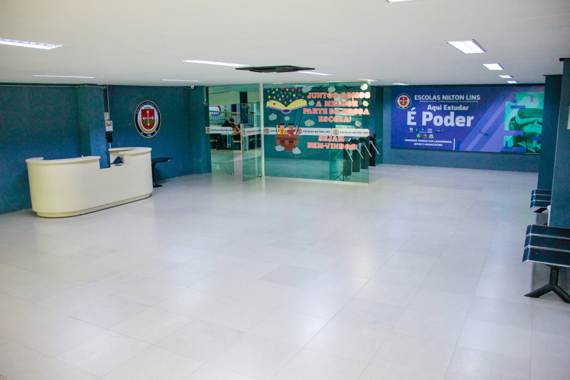 Recepção da Escola Nilton Lins Parque das Laranjeiras em Manaus